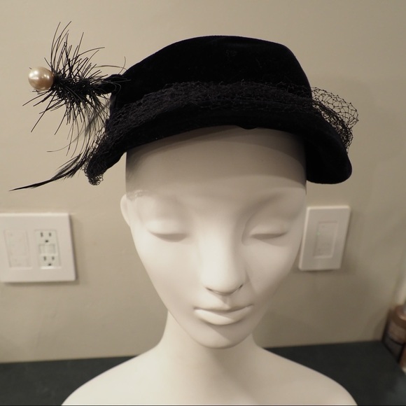 Vintage navy velvet hat fishnet feather faux pearl - Picture 10 of 13